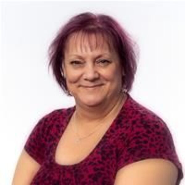 Portrait of Cllr Debbie Parkinson