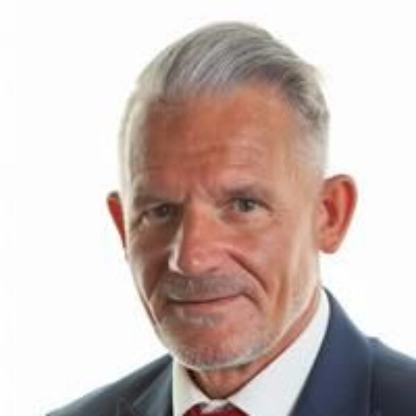 Portrait of Cllr Lawrence Hunt